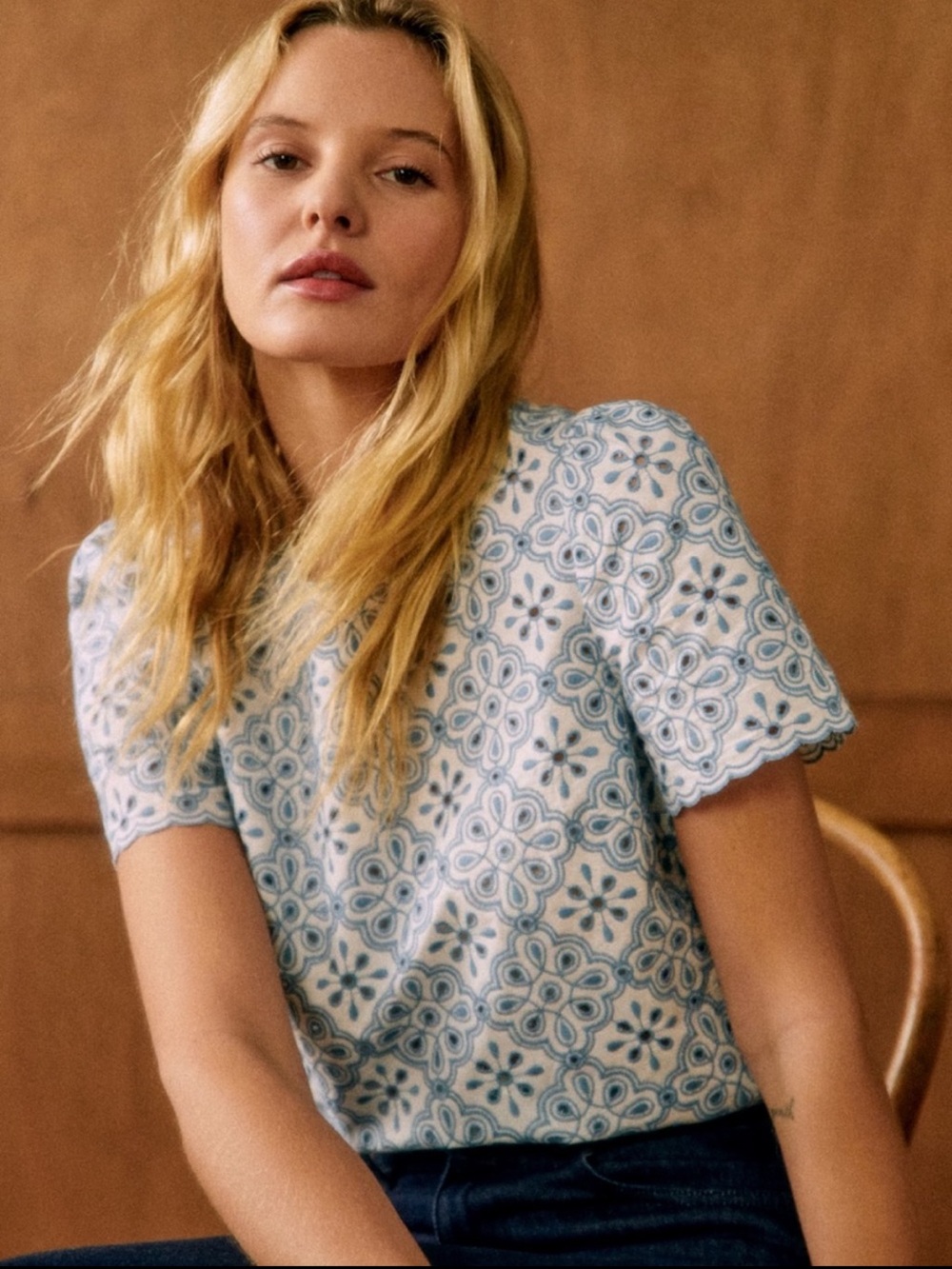 EUC sezane annabelle blouse contrasted embroidery size US 4/FR 36/UK 8